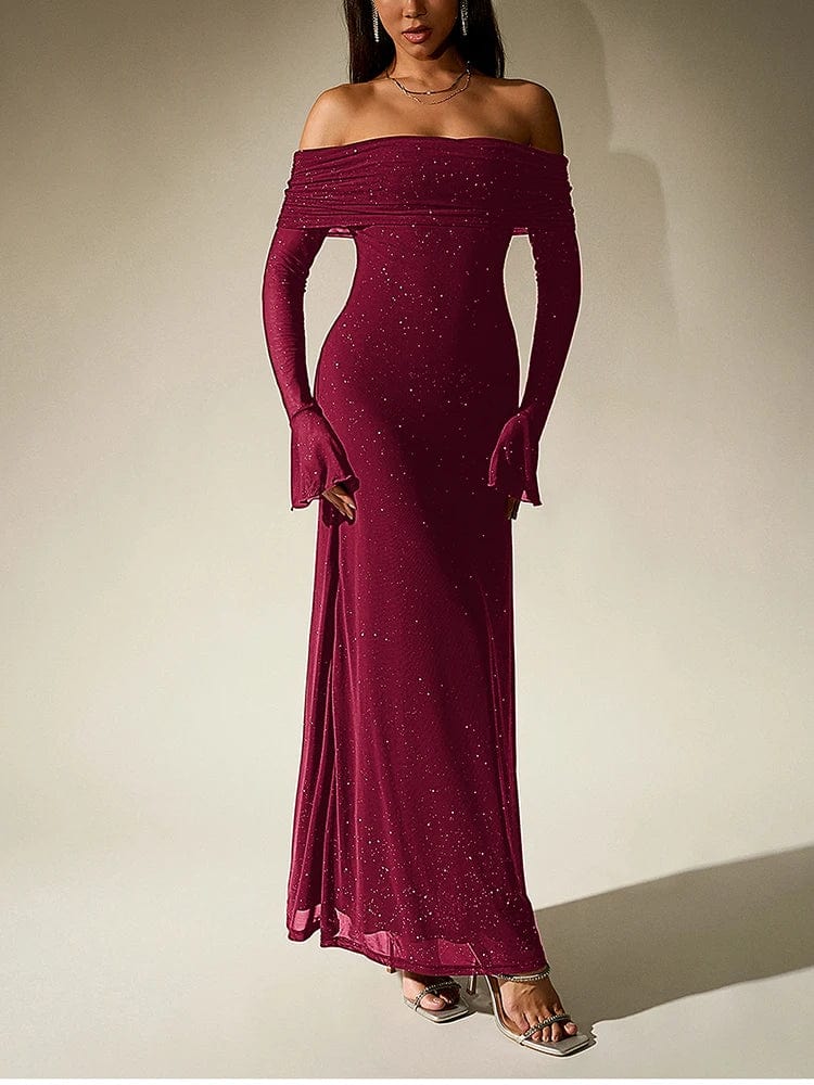 Robe longue de soirée chic bordeaux épaules dénudées avec manches longues élégantes.