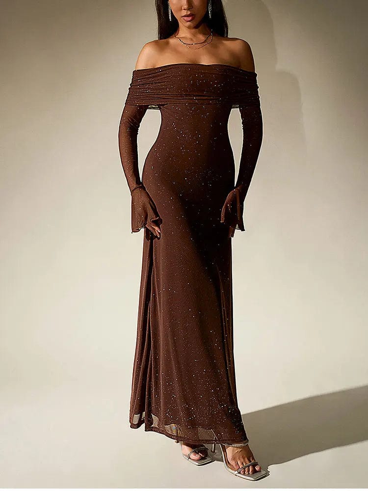 Robe de soirée chic longue marron épaules dénudées pour mariage ou cocktail élégance assurée.
