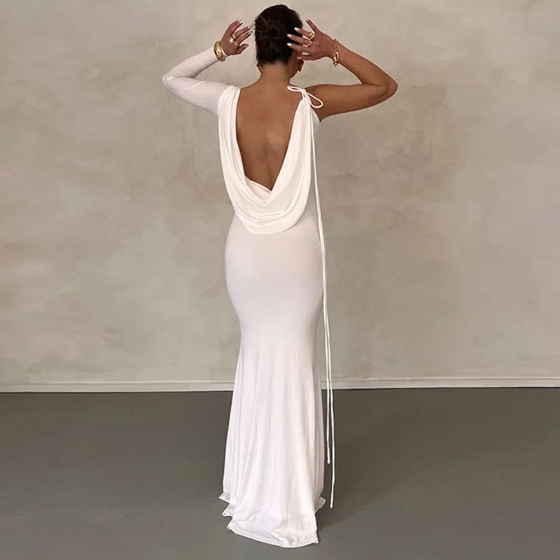 Robe de soirée chic blanche longue avec décolleté plongeant et dos nu, idéale pour gala ou mariage.