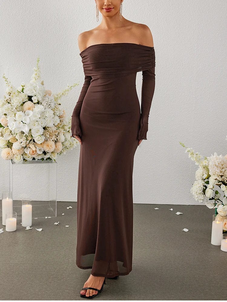 Robe de soirée chic longue marron épaules dénudées pour un look élégant et raffiné événement.