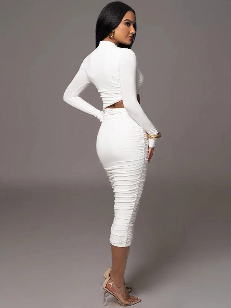 Robe de soirée chic moulante blanche longue manches longues pour un look élégant et moderne.