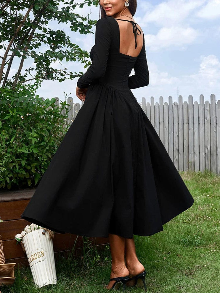 Robe de soirée chic noire longue à manches longues, style elegant pour événements élégants.