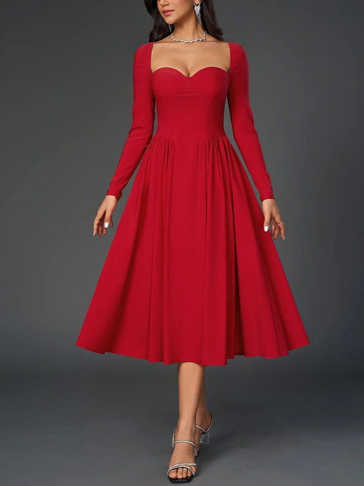 Robe de soirée chic rouge midi manches longues, idéale pour mariage invité chic ou gala élégant.
