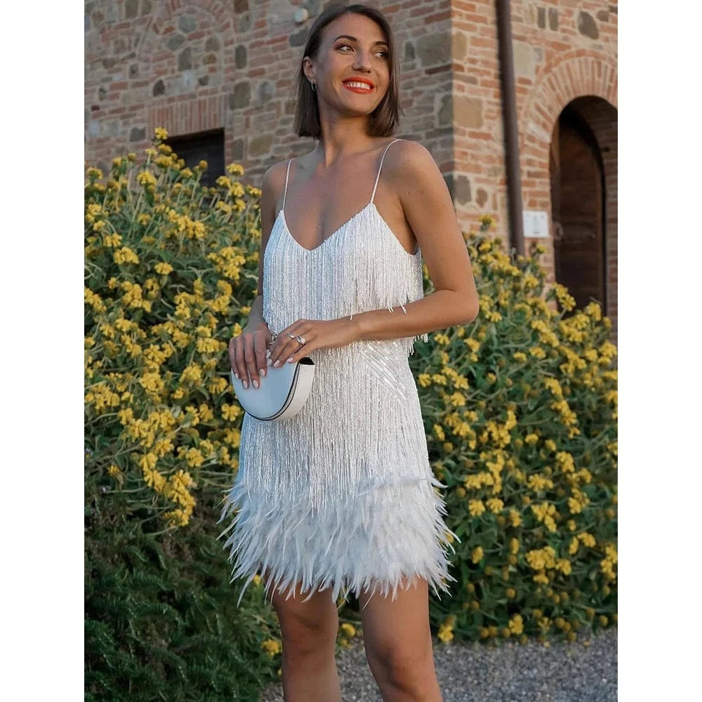 Robe de soirée courte à franges et plumes