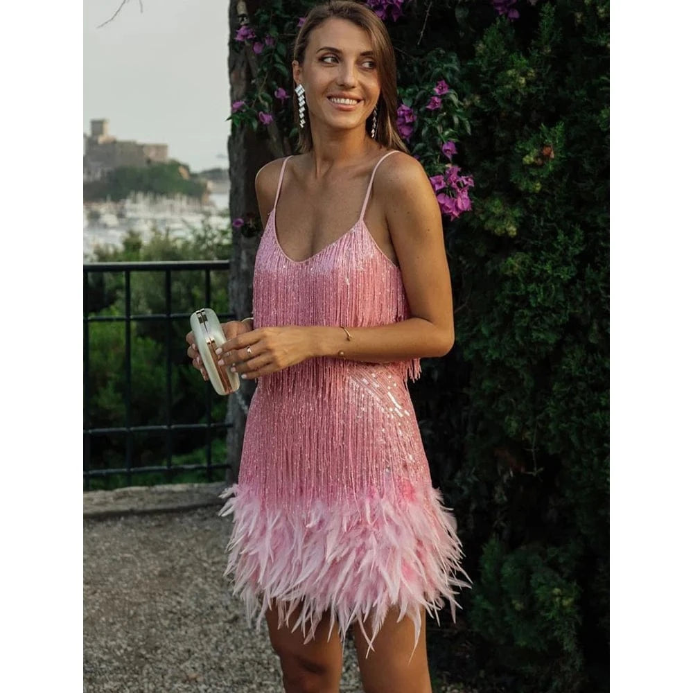 Robe de soirée courte à franges et plumes