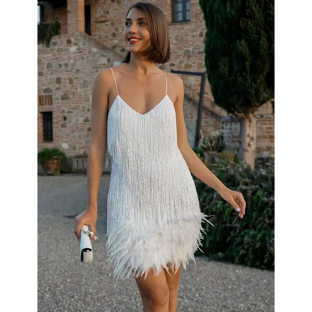 Robe de soirée courte à franges et plumes