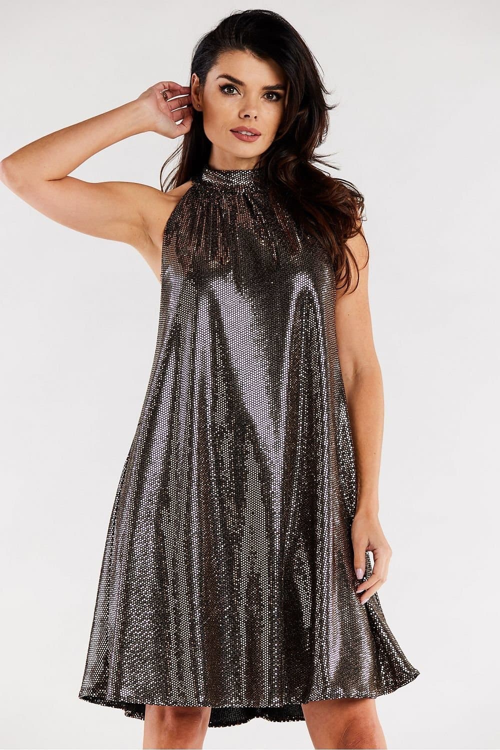 Robe de soirée paillette dorée courte sans manches, style chic et scintillant pour occasions festives comme le nouvel an ou gala.