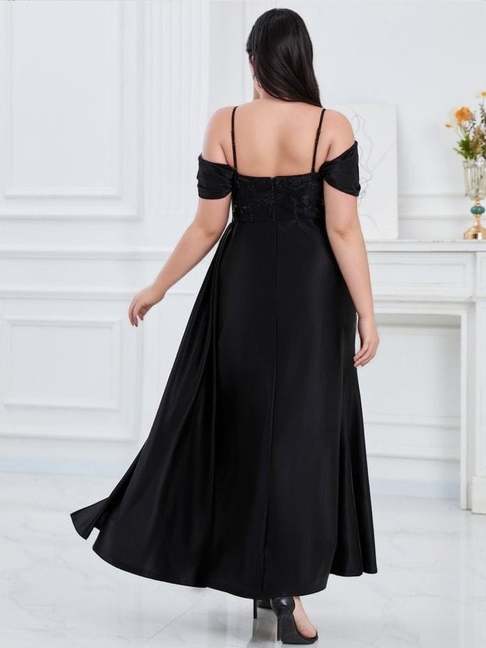 Robe de soirée grande taille noire avec corset