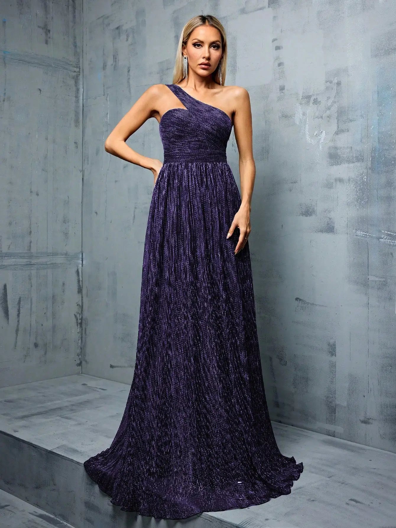 Robe de soirée longue bleue à une épaule avec fil métallique