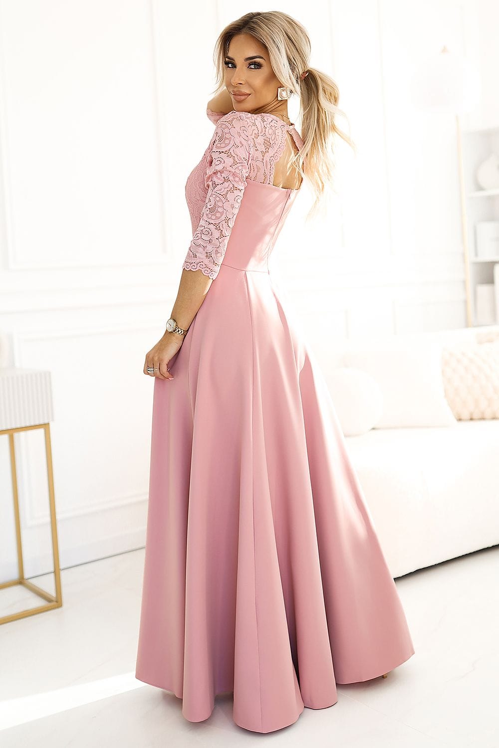 robe soirée chic longue fendue en dentelle haut élégant manches courtes silhouette moulante noire