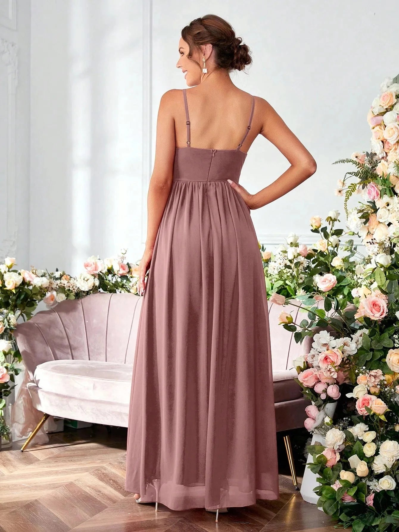 robe de soirée été fluide longue verte silhouette trapèze sans manches décolleté bretelles élégante