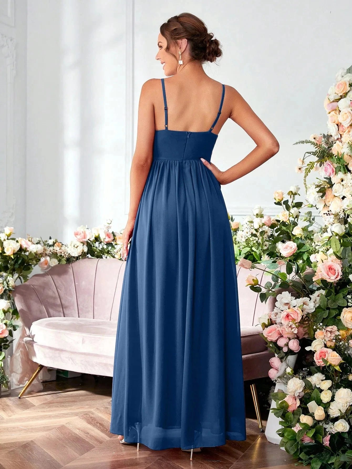 robe de soirée été longue fluide dos nu bleu décolleté trapèze sans manches élégante et habillée