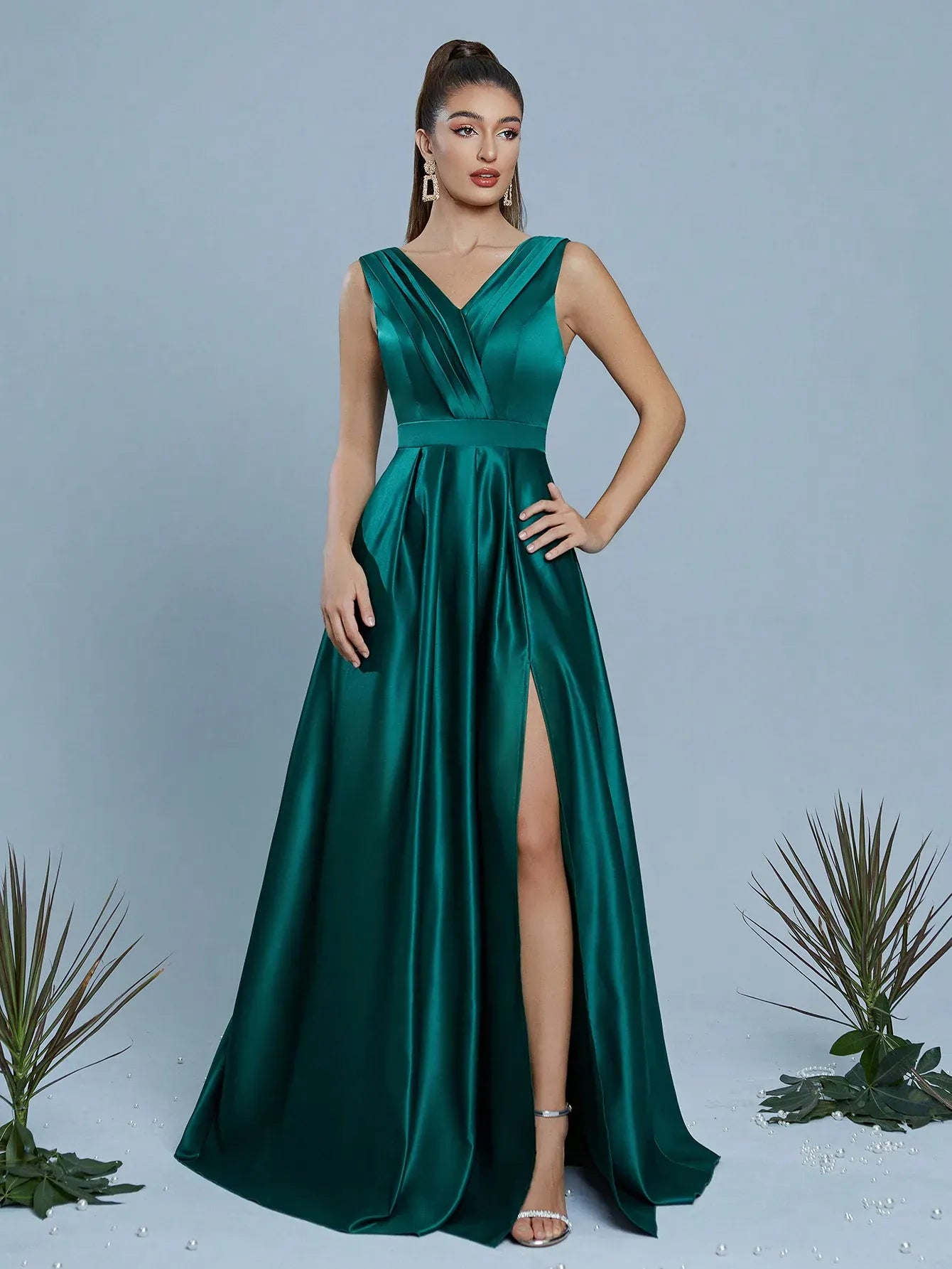 Robe de soirée longue verte avec fente haute