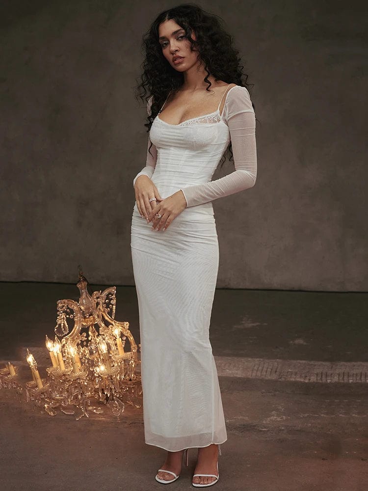 Robe soirée blanche manche longue moulante élégante pour événement chic, style glamour et raffiné, longueur midi, idéale gala ou cocktail.