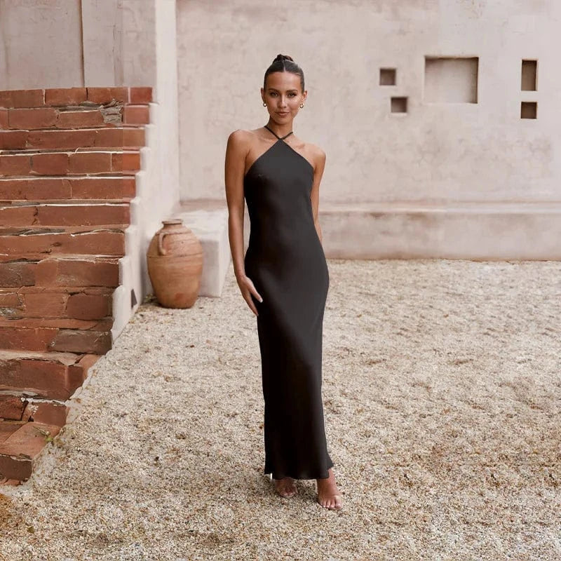 robe de soirée mariage dos nu noire longue moulante sans manches élégante et chic pour invitée raffinée