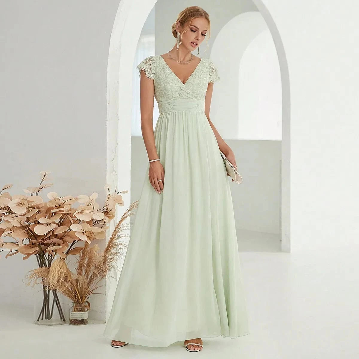 robe de soirée mariage chic verte longue fluide femme élégante manches longues silhouette trapèze