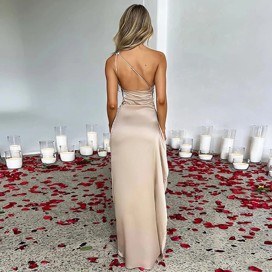 robe de soirée mariage asymétrique en satin fendue, élégante longue et chic pour invitée