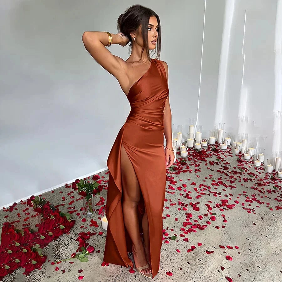 robe soirée mariage asymétrique fendue en satin longue chic sans manches couleur champagne élégante