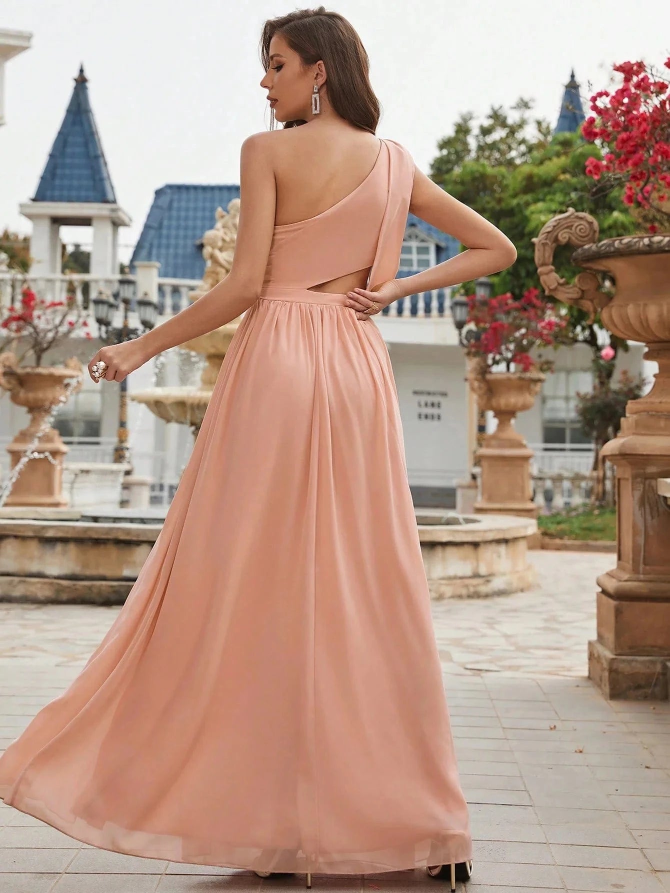 robe de soirée mariage sexy rose poudré moulante longue épaules dénudées élégante et féminine