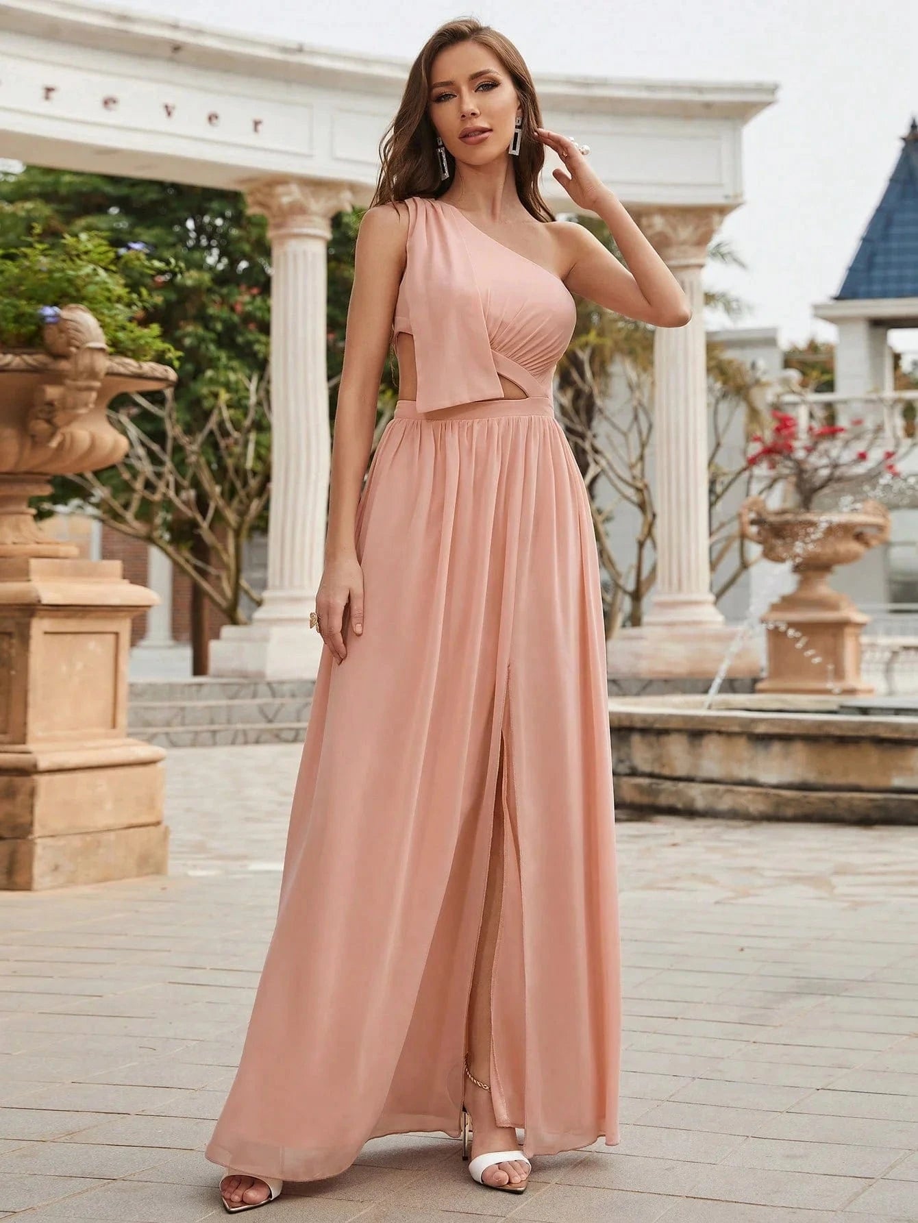 robe soirée mariage sexy rose poudré longue moulante décolleté pour une cérémonie élégante et glamour