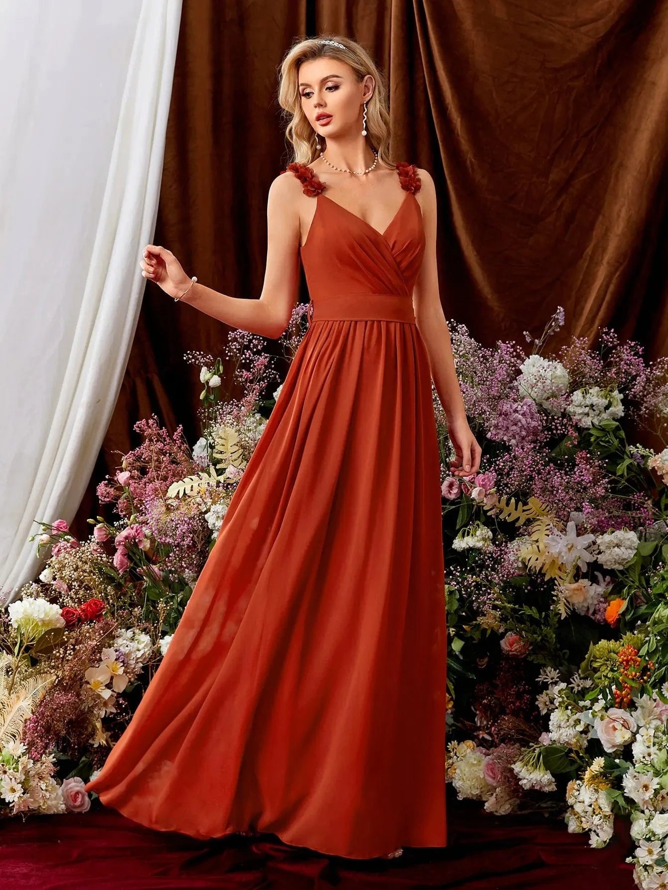 robe dos nu terracotta longue pour soirée mariage invitée, élégante et fluide avec coupe trapèze