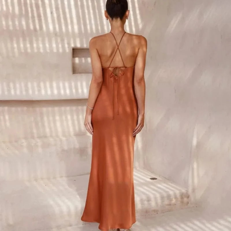 robe longue terracotta élégante pour soirée mariage, coupe trapèze fluide et manches longues