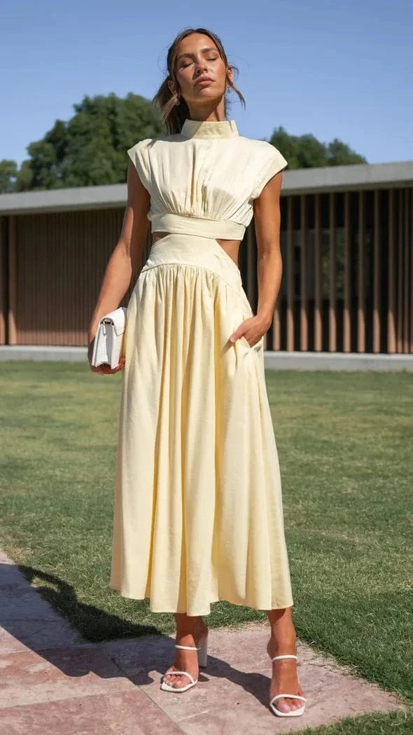 robe cocktail midi fluide col halter élégante pour mariage invité chic, couleur unie et féminine