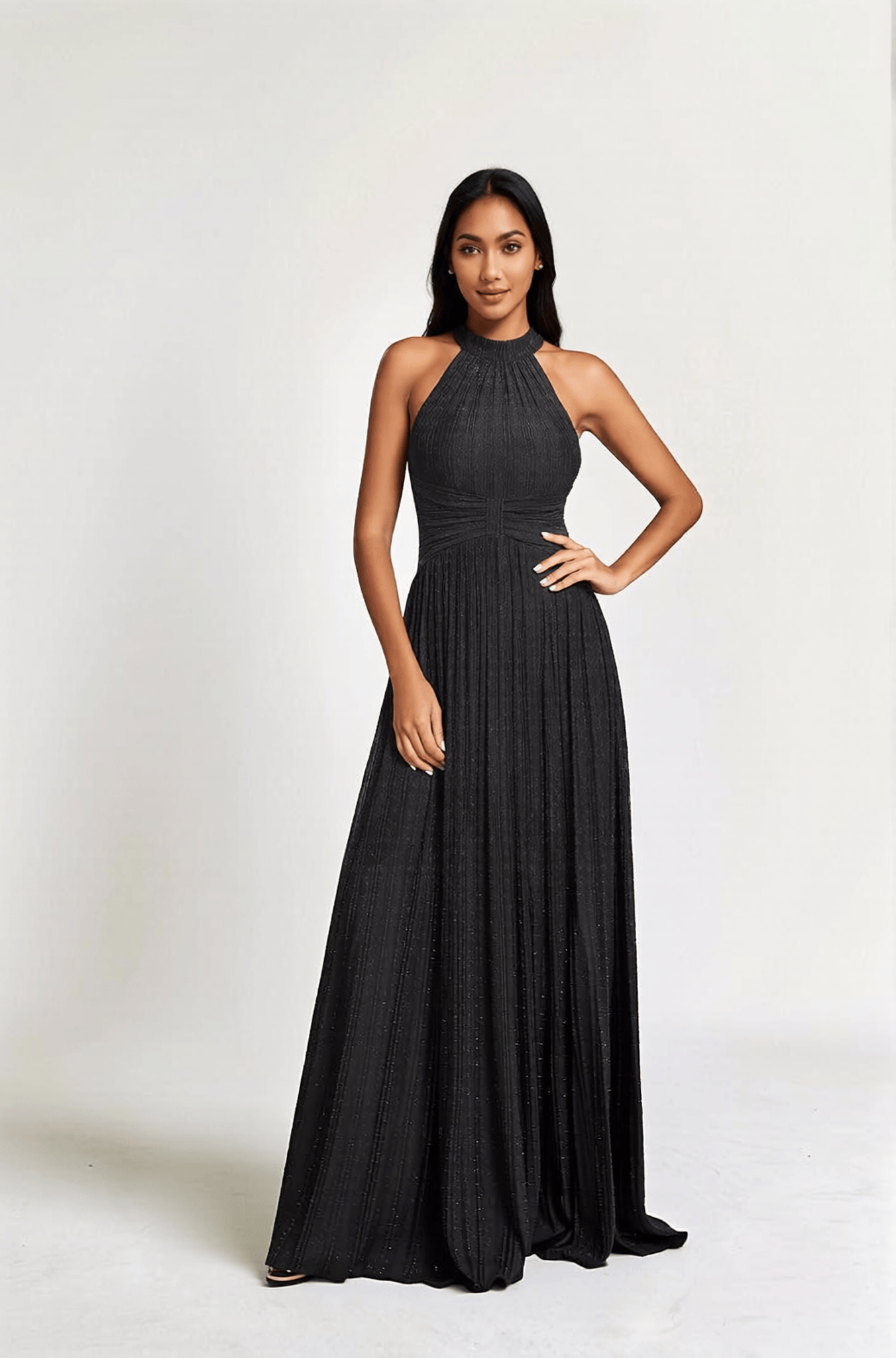 Robe de soirée noire plissée pailletée à col licou