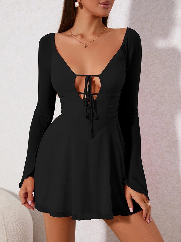 Robe de soirée chic noire courte moulante décolleté manches longues élégante et tendance