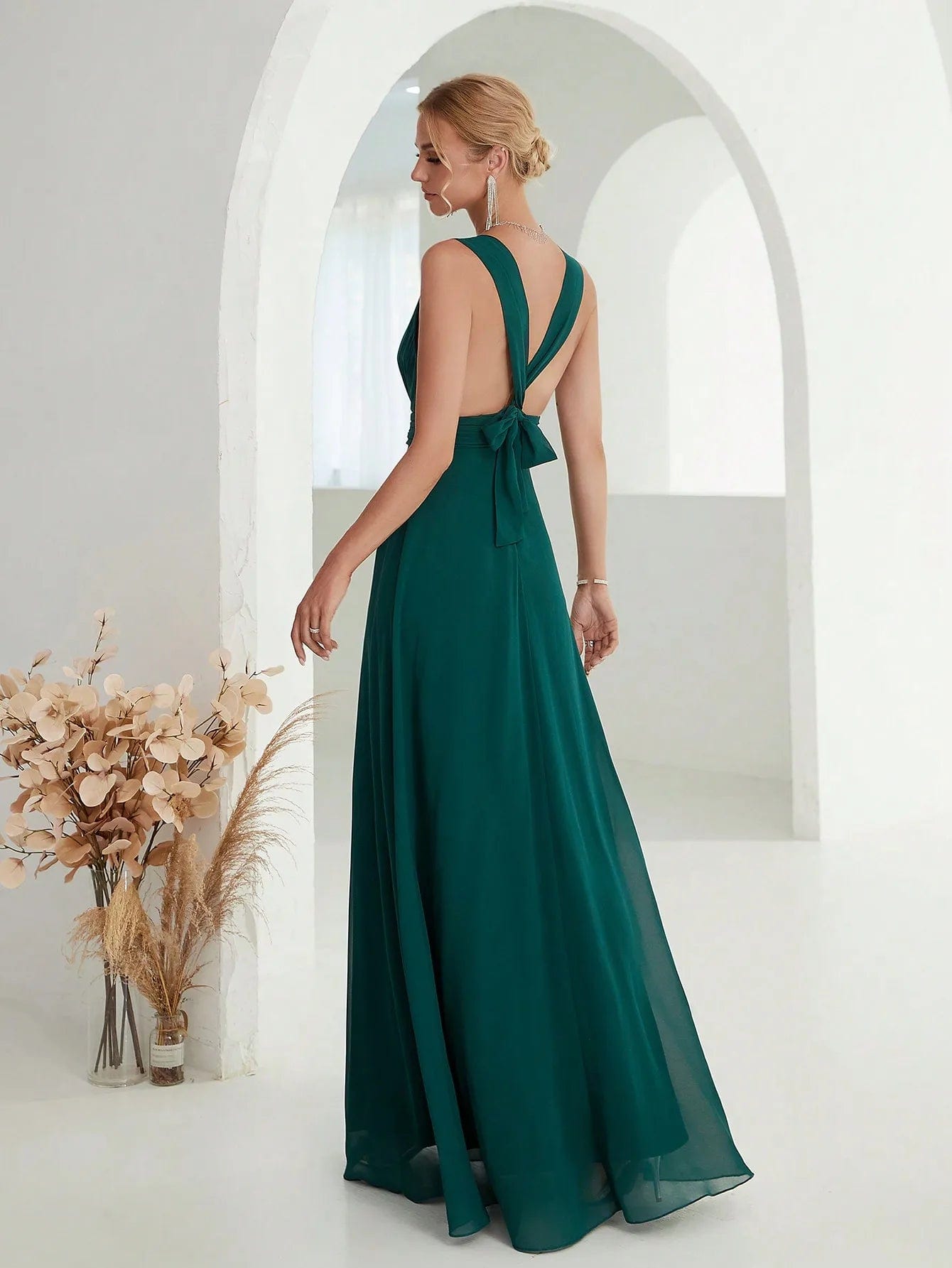 "Robe demoiselle d'honneur verte longue sans manches avec nœud, élégante pour mariage"