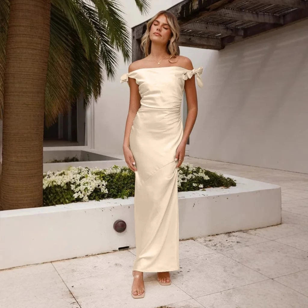 robe demoiselle d'honneur champagne élégante épaules dénudées coupe longue fluide et romantique