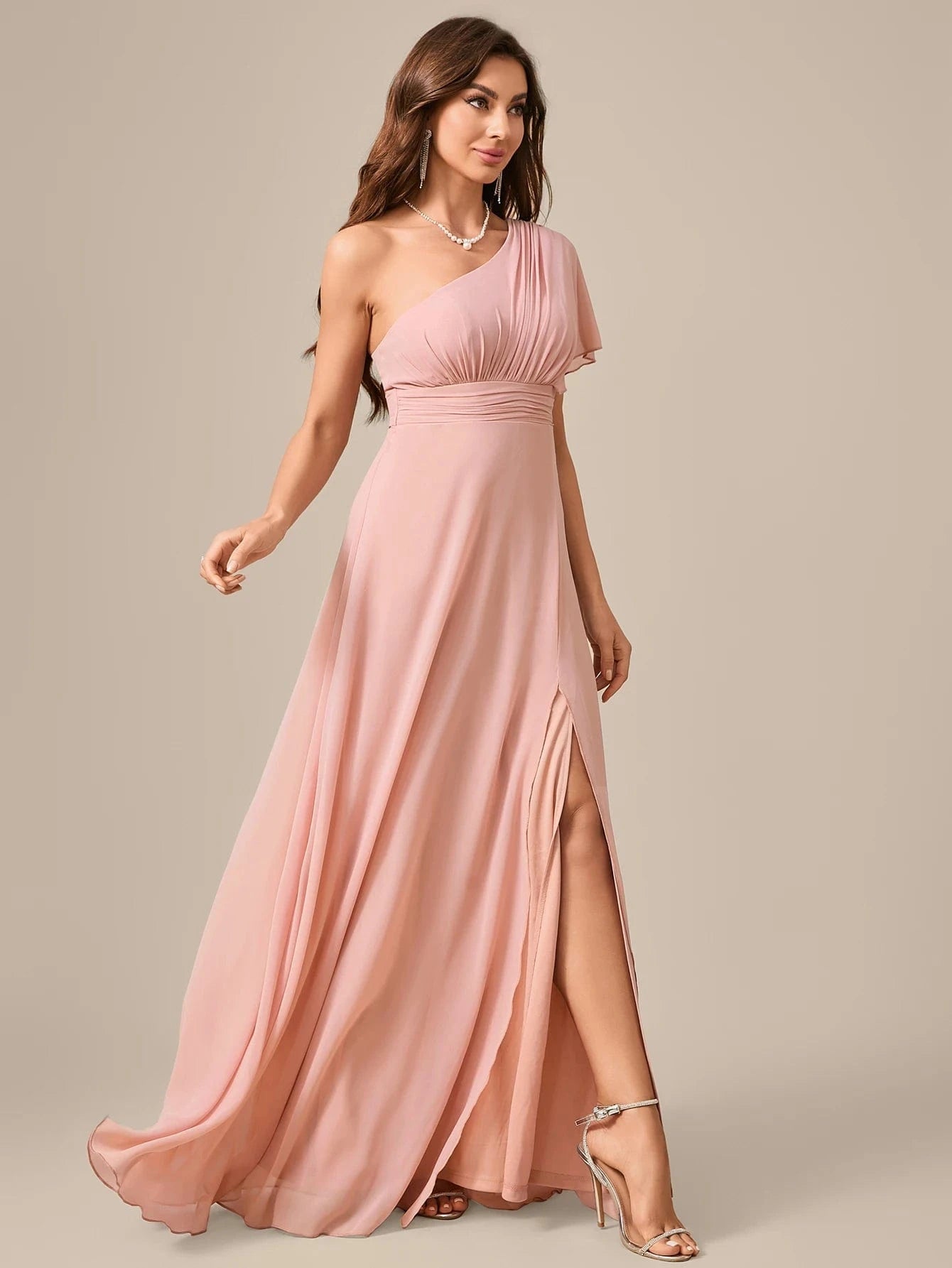 robe demoiselle d'honneur chic rose poudré longue trapèze sans manches élégante pour mariage invité
