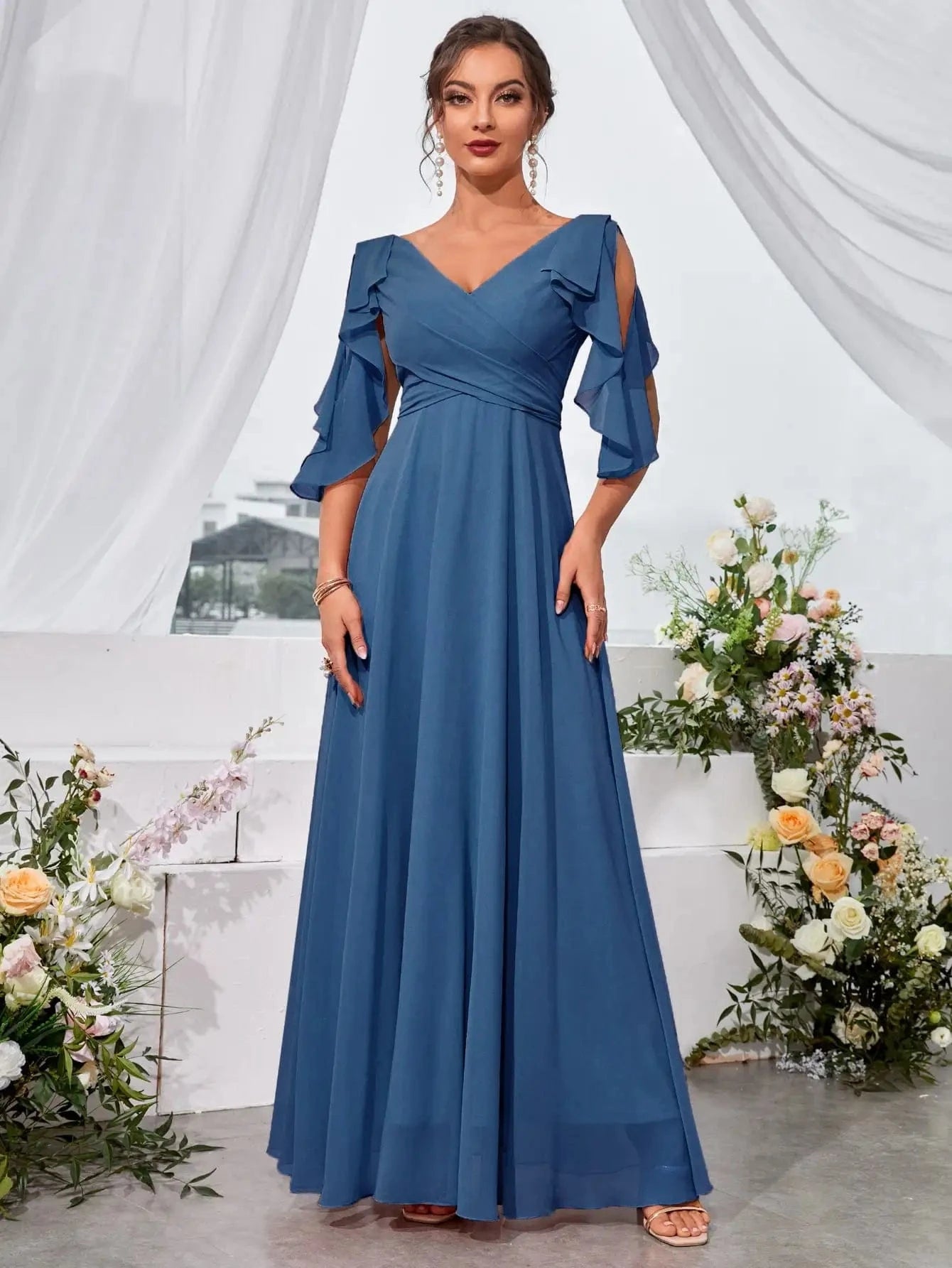 robe demoiselle d'honneur chic longue champagne coupe trapèze col en v sans manches élégante