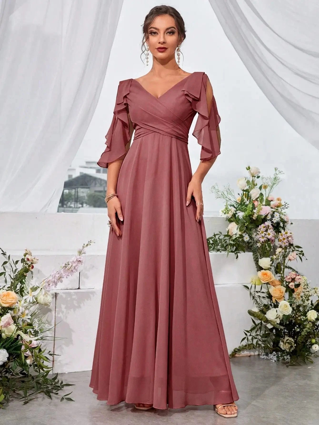 robe demoiselle d'honneur chic col en v longue trapèze rose poudré manches courtes pour mariage invité