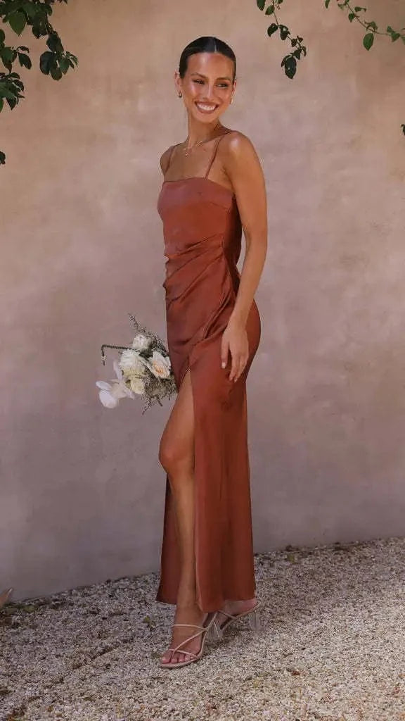 robe demoiselle d'honneur chic terracotta fendue longue élégante pour mariage ou cérémonie estivale