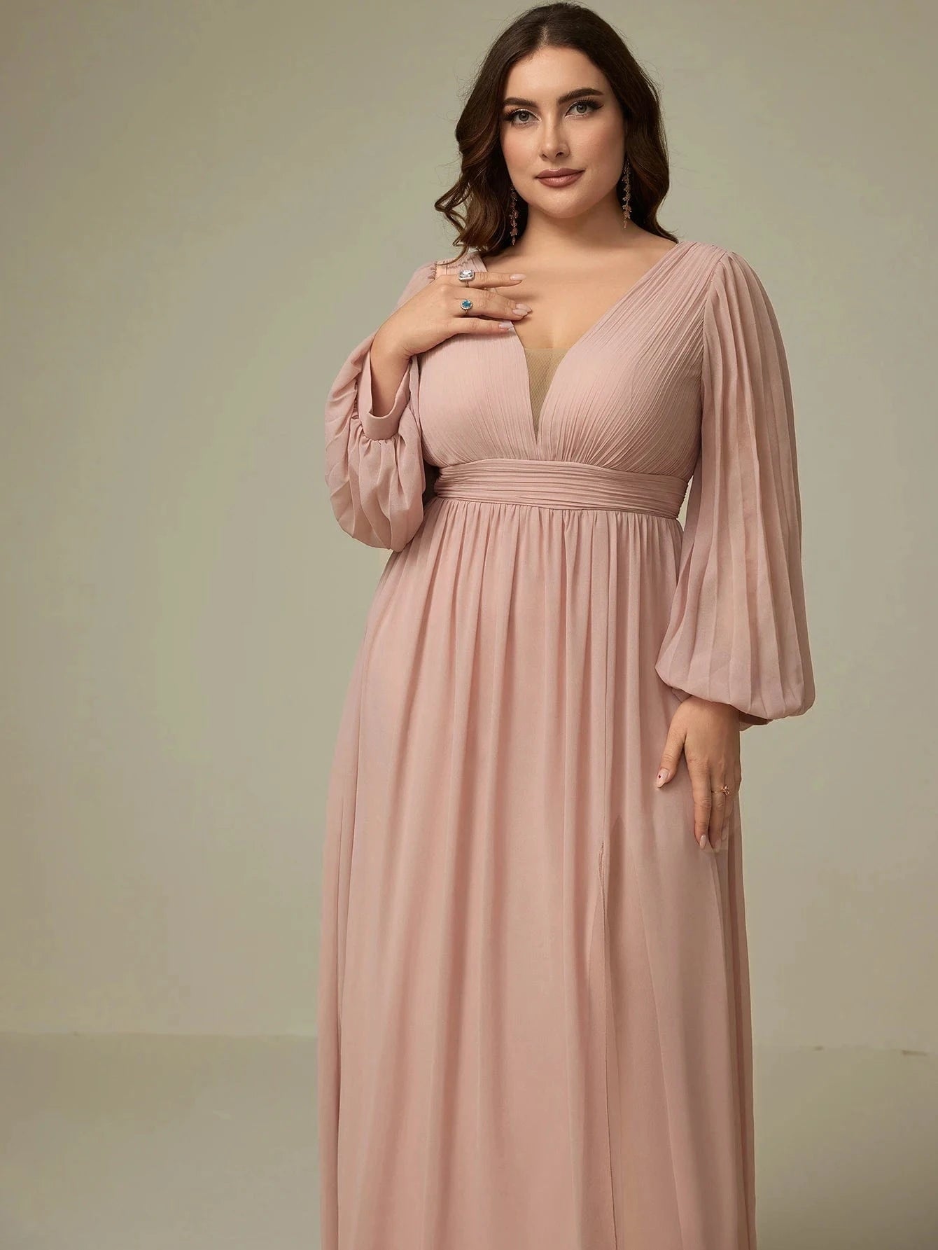robe demoiselle d'honneur grande taille manches longues fluide trapèze rose poudré élégante mariée