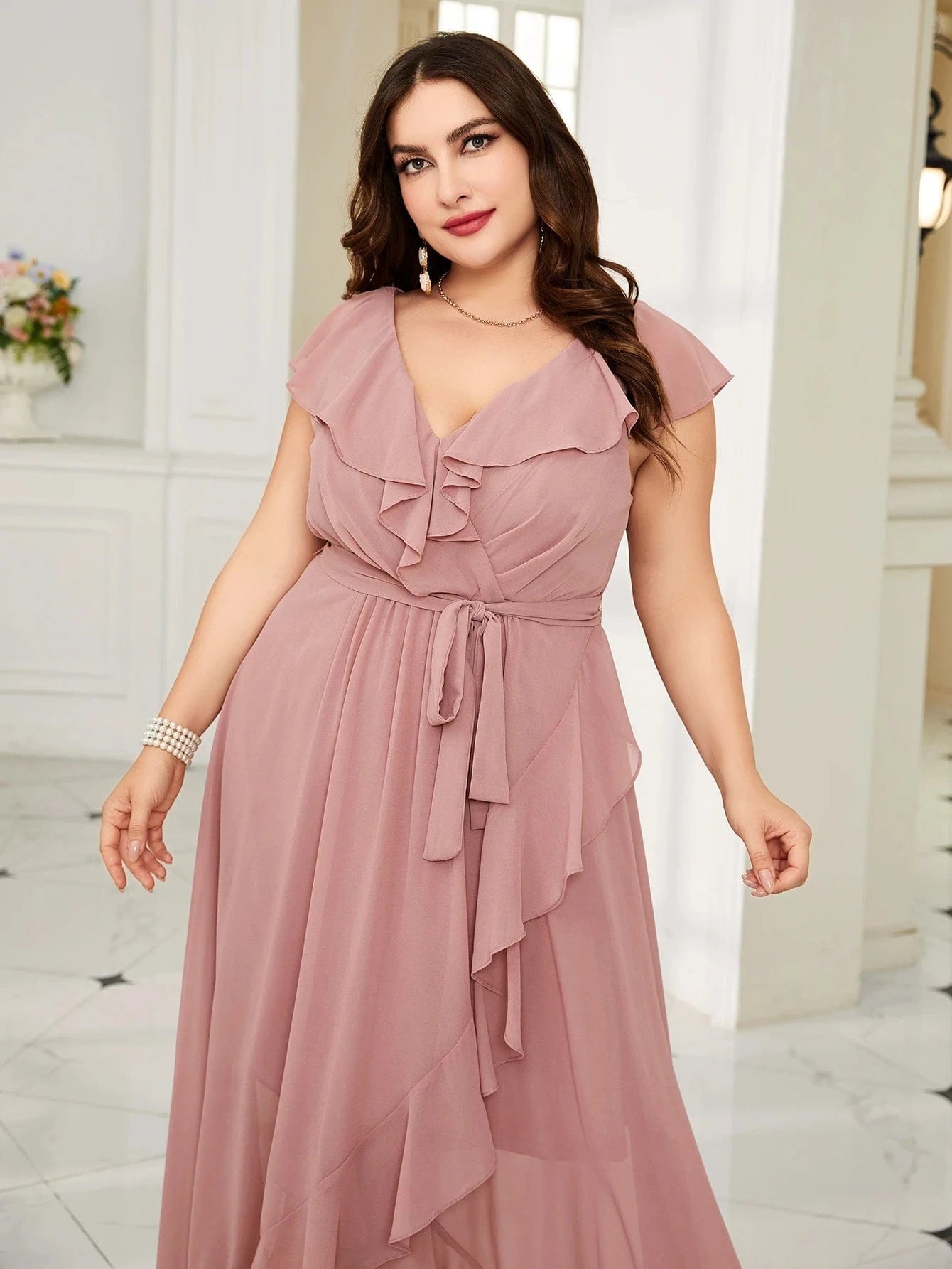 robe demoiselle d'honneur grande taille chic longue trapèze manches courtes rose poudré élégante