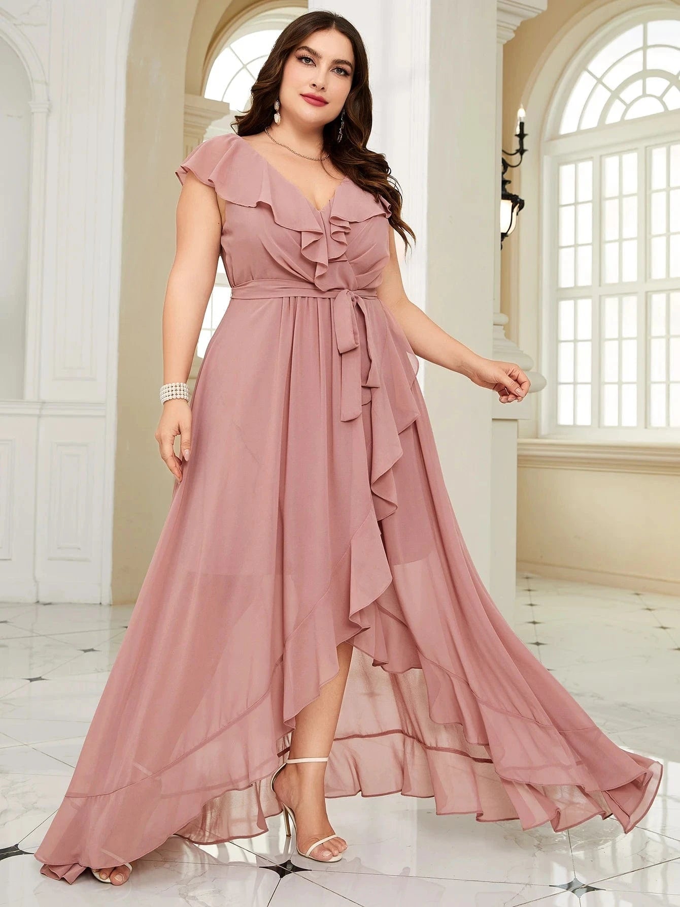 robe demoiselle d'honneur grande taille chic longue trapèze manches courtes rose poudré fluide