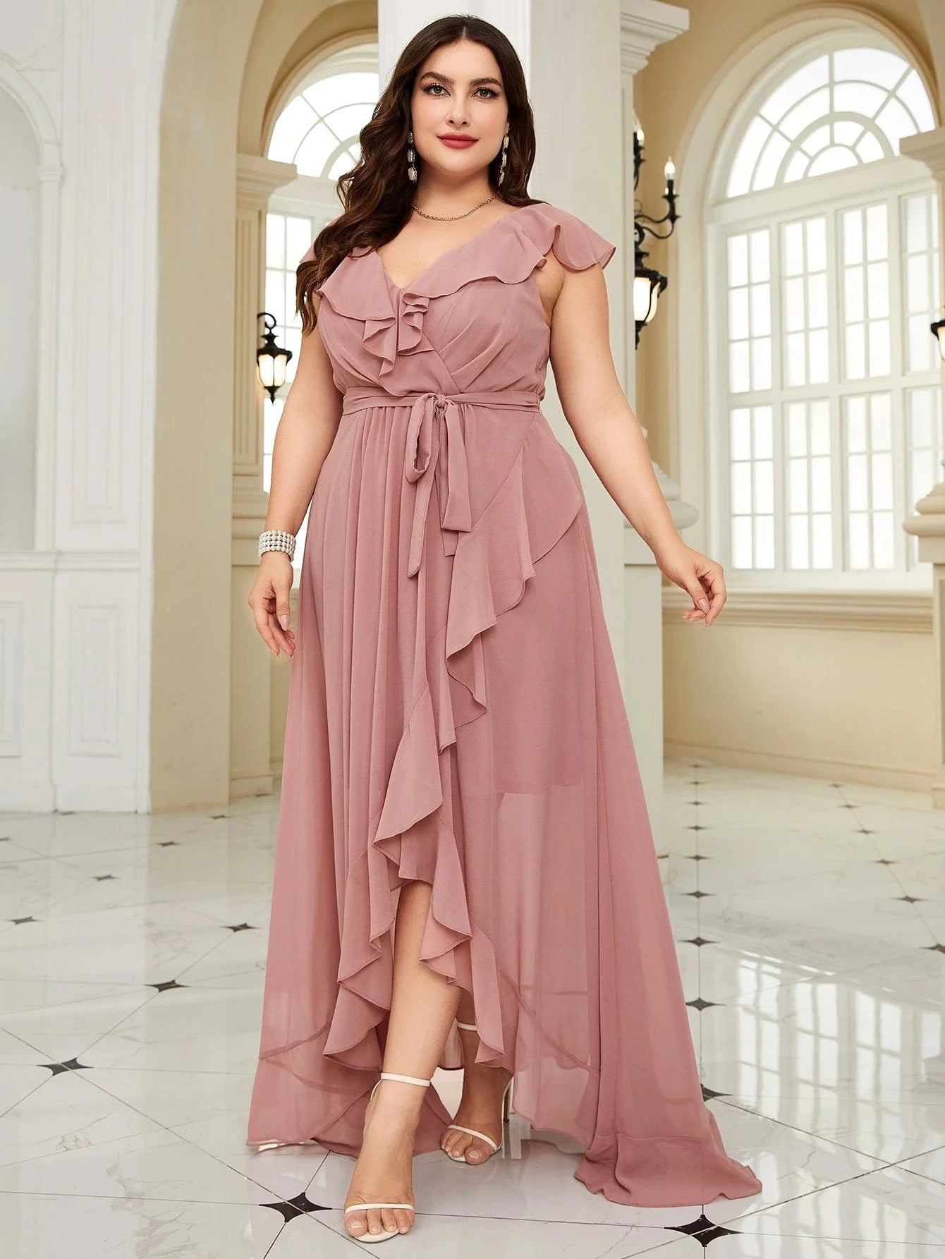 robe demoiselle d'honneur grande taille chic longue trapèze rose poudré manches courtes élégante