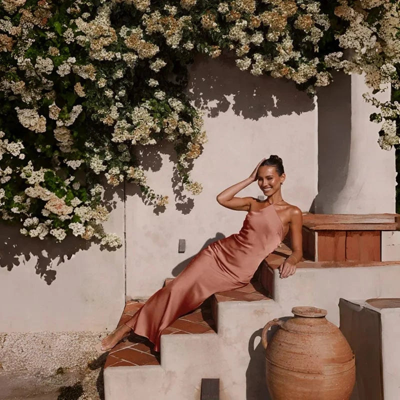 robe demoiselle d'honneur longue rose poudré élégante silhouette princesse manches courtes fluide