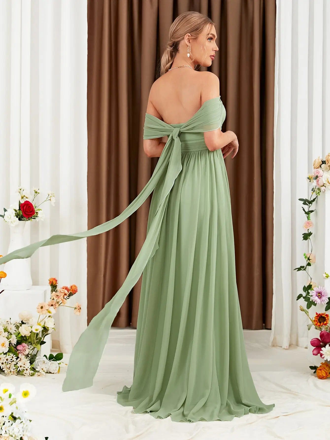 Robe demoiselle d'honneur verte sauge longue sans manches style élégant pour mariage.