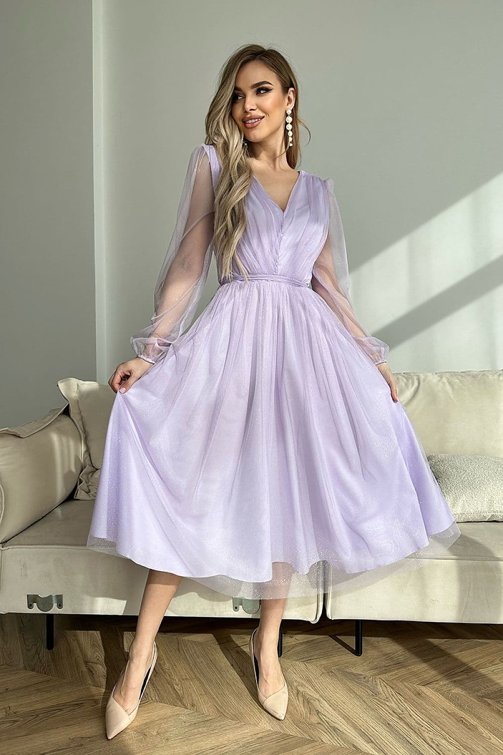 Robe de soirée chic midi moulante violette aux manches courtes en tulle, idéale pour évÚnement élégant.