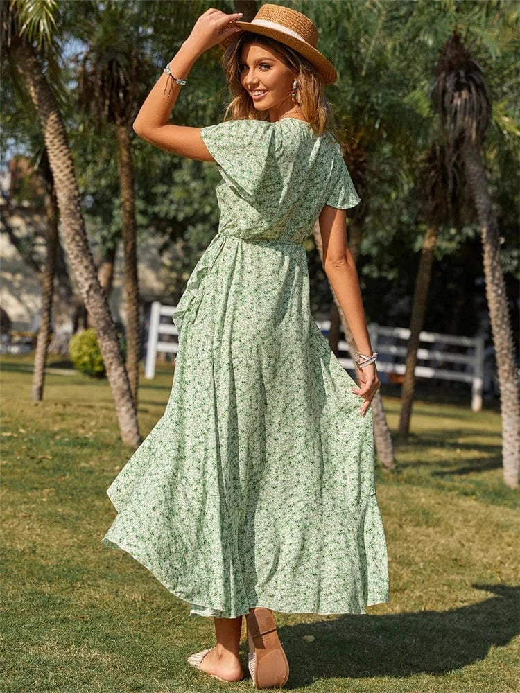 robe asymétrique champêtre fleurie pour l'été, coupe fluide midi idéale mariage ou cérémonie en plein air