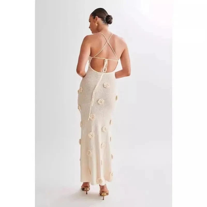 robe été bohème longue dos nu en crochet blanche, parfaite pour un look casual et fluide féminin