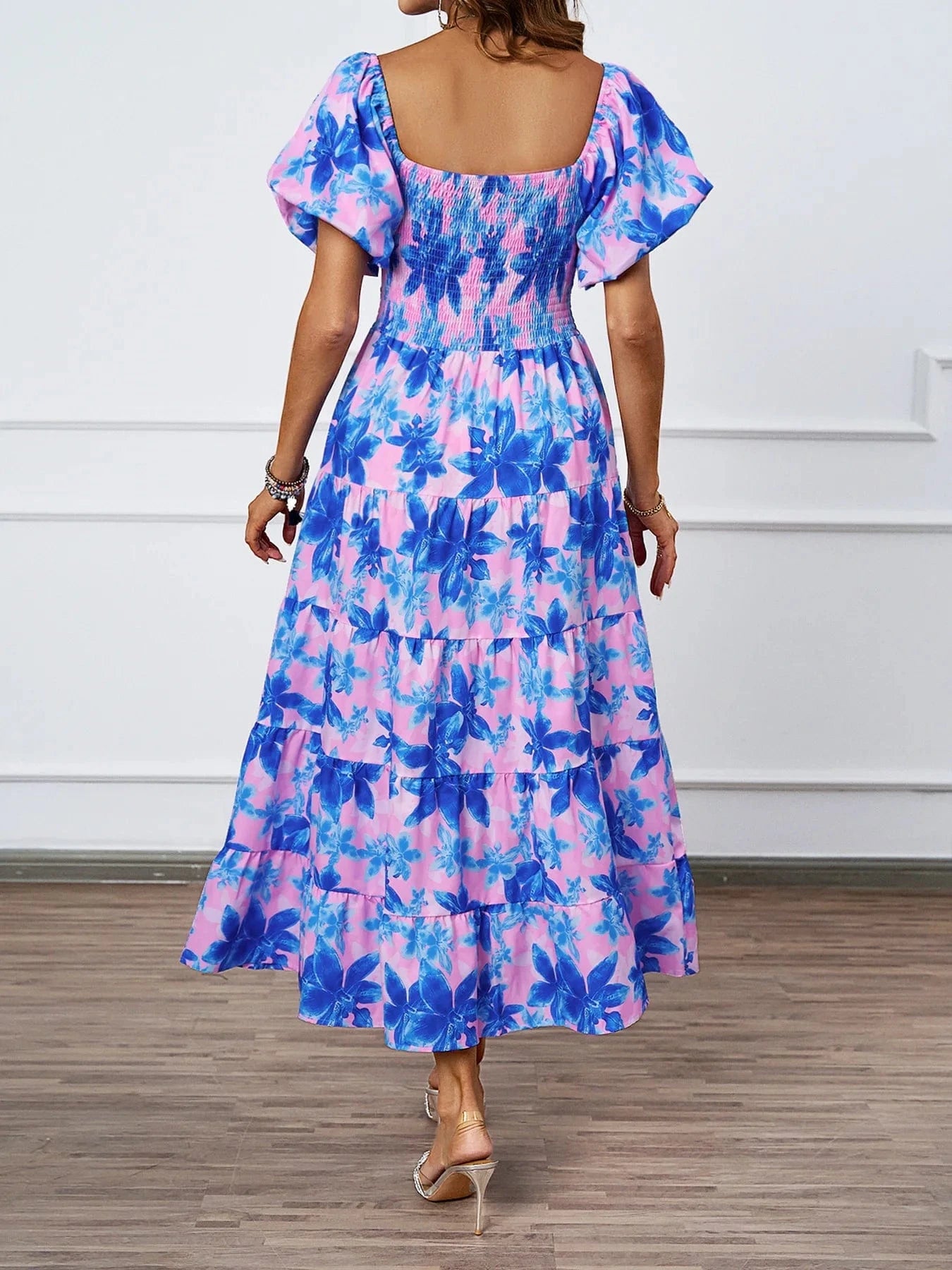 robe été bohème fleurie épaules dénudées midi trapèze pour plage ou cocktail en journée