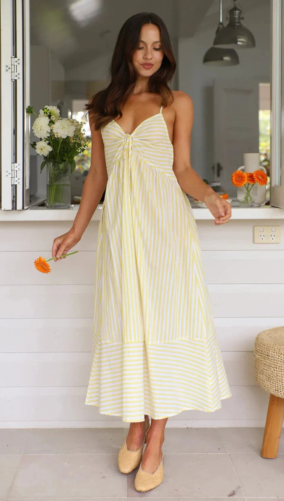 robe été casual rayée midi à bretelles bleue fluide femme silhouette droite sans manches