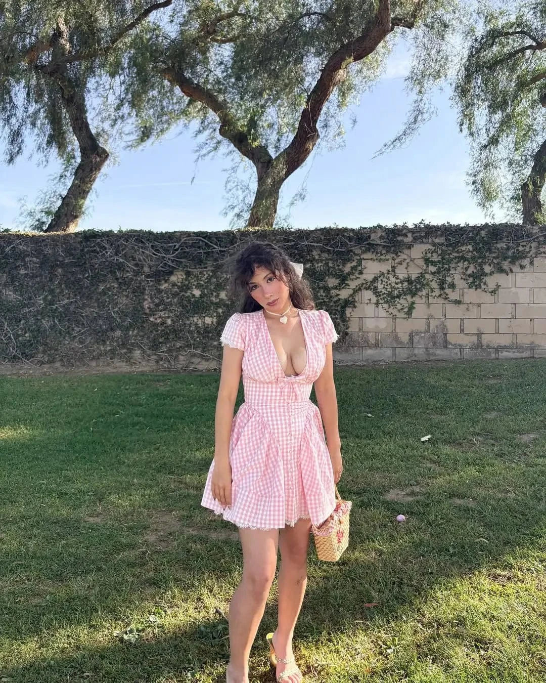 robe été sexy courte évasée sans manches décolleté pour soirée chic ou vacances à la plage