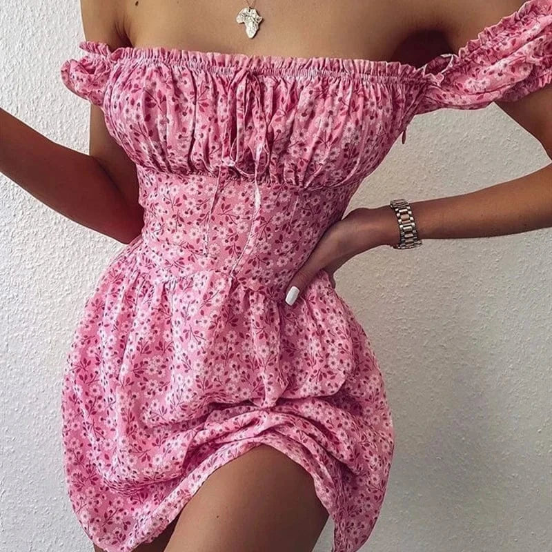 robe été sexy fleurie rose courte moulante sans manches pour soirée estivale ou cocktail élégant