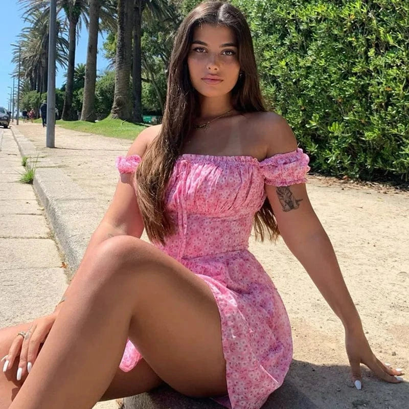 robe été sexy fleurie rose courte moulante épaules dénudées idéale pour soirée entre amies