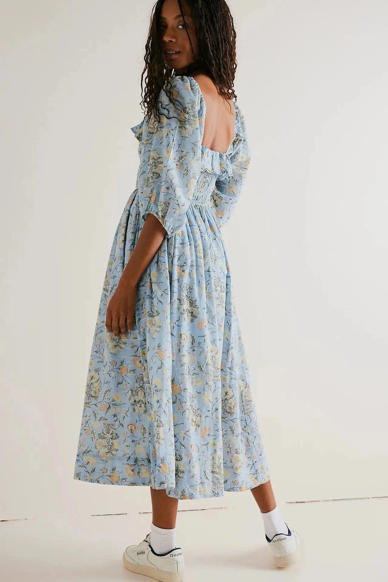 Robe fleurie bohème bleue col carré